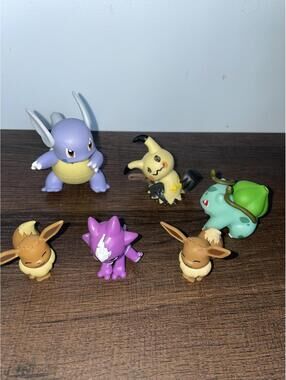Pokémon Action Figures Nintendo Bulbasaur Squirt Mimikya Evolution & Eevee